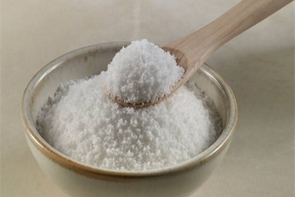 盐湖中的盐是哪来的，里面的盐人能吃吗？