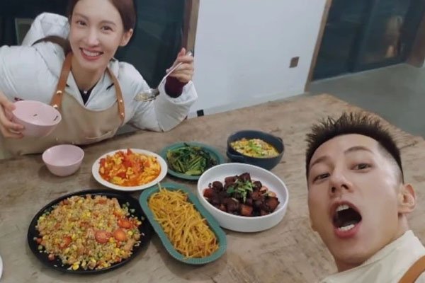 金晨喊话微博之夜：“明年能发个盒饭么”，干饭人实锤了吗？