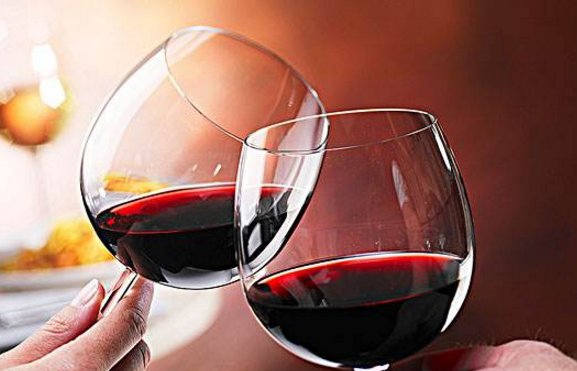 “舒心的酒啊，千杯不醉，财主醉了，因为心黑。。”出自于郭小川的什么作品？