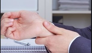 一半以上猝死者为中青年人，中青年人应该如何避免身边不易察觉的危险因素？