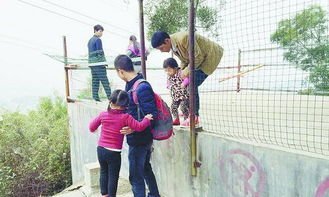 十堰多名儿童高层顶楼攀爬玩耍，家人应该对其进行哪些安全教育？