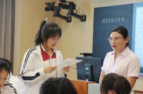 形容天黑的成语