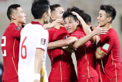 武磊当选国足3-2越南全场最佳，他的表现是否可以担得起亚洲球王的称号？