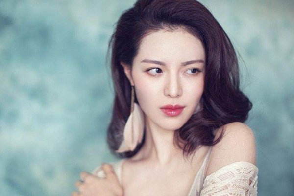 钟楚曦是不是对人特别傲慢？