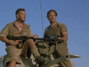 看过一部电影是抢战片记得是在沙漠里的最后结局好像就剩2人还有个画面最后的是投降换水