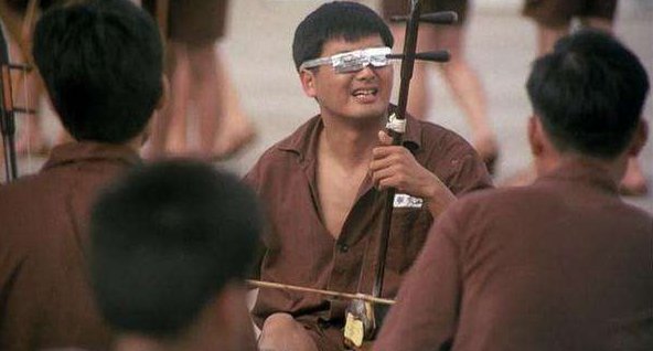 澳门风云3中周润发在监狱唱的歌是什么