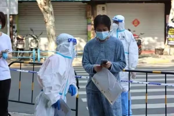 第一批解封的上海人,他们都去干什么了?
