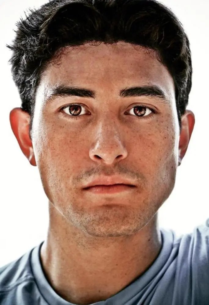 萨摩亚旗手都发福了，腹肌没有了，开幕式的他和闭幕式的他形成了多大反差？