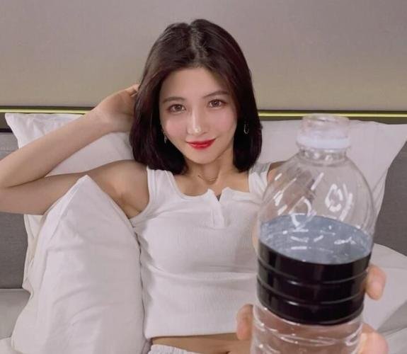 网红万小七真实姓名