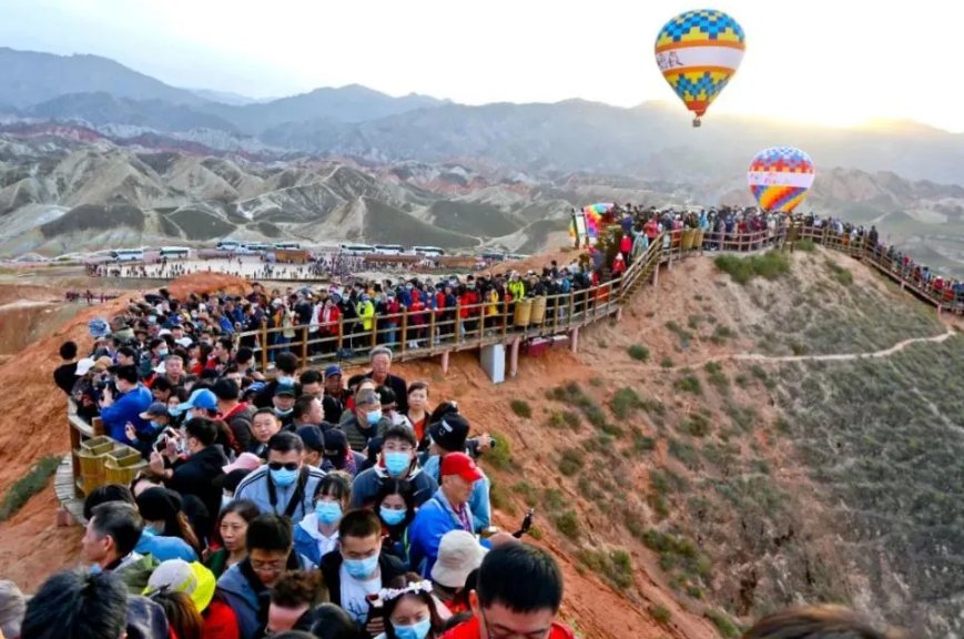 纷沓而来形容什么