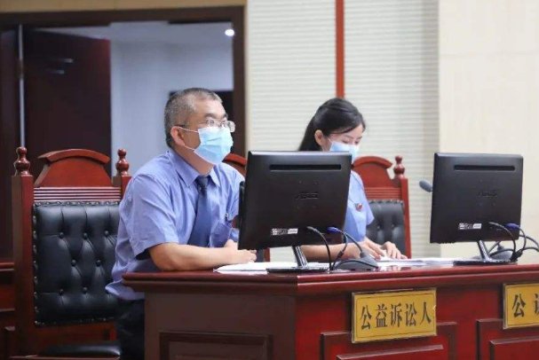 郑州的一位男子碾死躺地老太被判过失致人死亡，当事人接受这个判决吗？