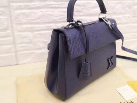 外贸村几十元买假世界名牌，为什么假货无处不在？