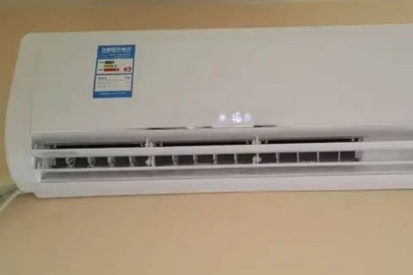 夏天空调风口向上还是向下省电