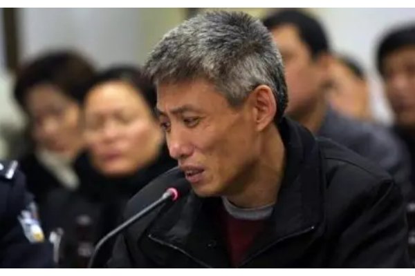 一个头两个大什么意思