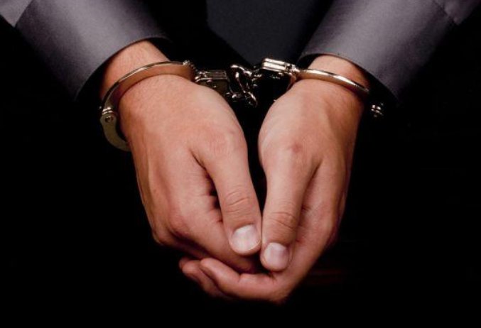 河南一男子同时交往3名女友诈骗近120万，你如何看待此男子的行为？