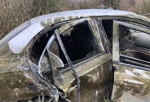 夫妻七夕驾车坠河，为何4个月后才被打捞上岸？