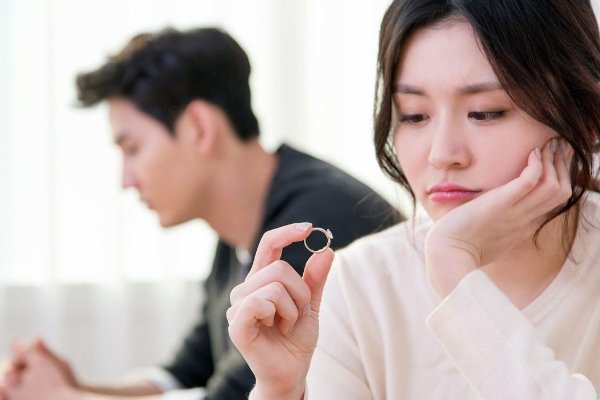 我国结婚人数下降、初婚年龄推迟背后存在哪些原因?