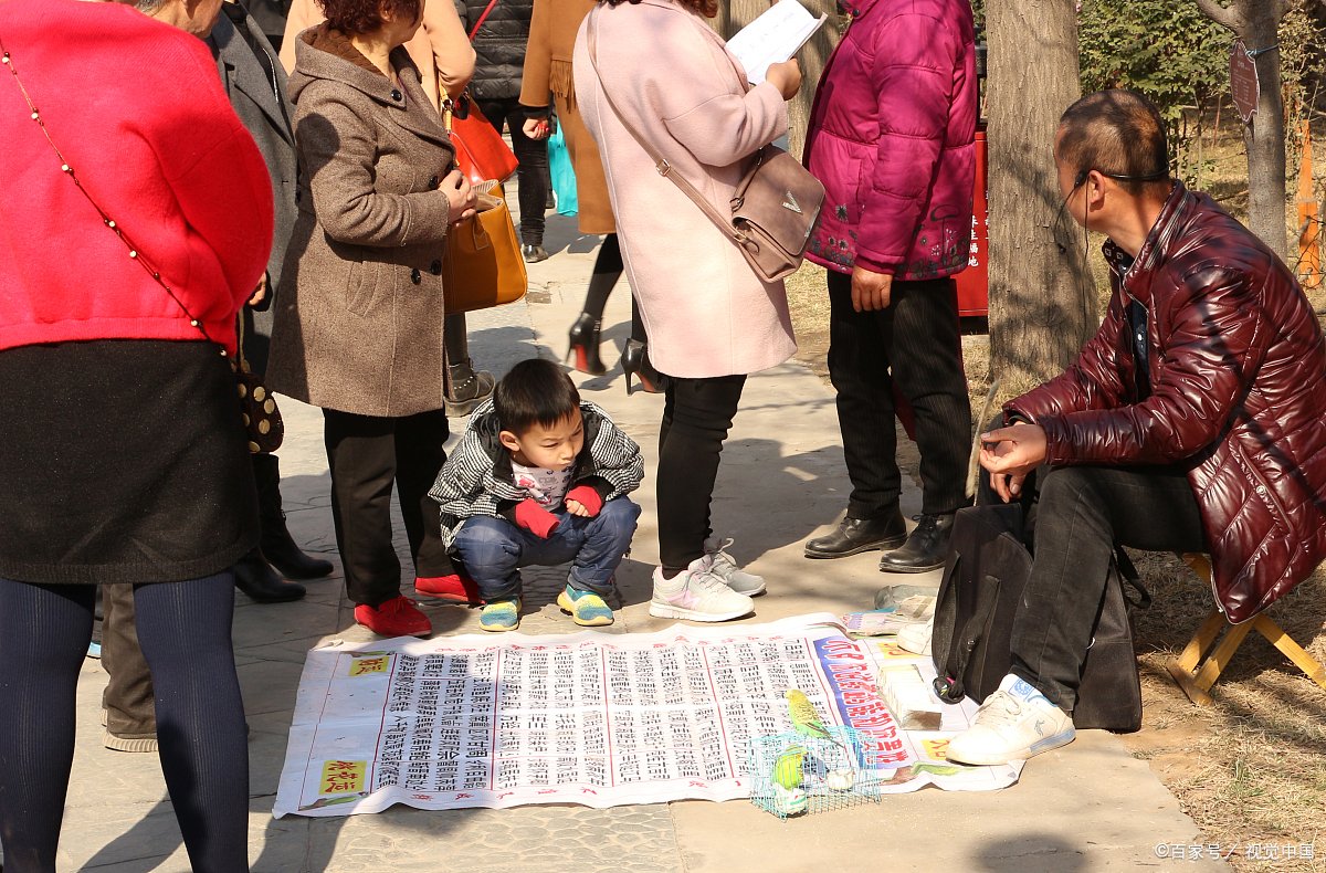 农村集市上的算命先生，为何越来越少了呢？