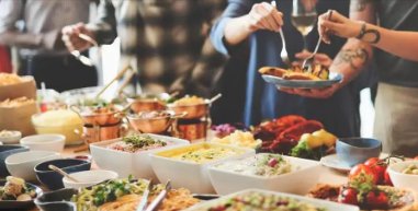 风波下的天堂超市酒吧，背后拥多家公司，这些公司主要从事哪些业务？