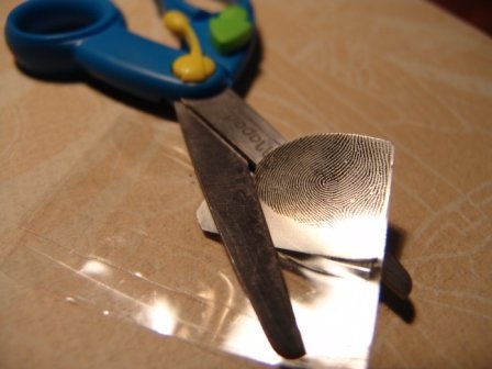 如何对付指纹打卡机