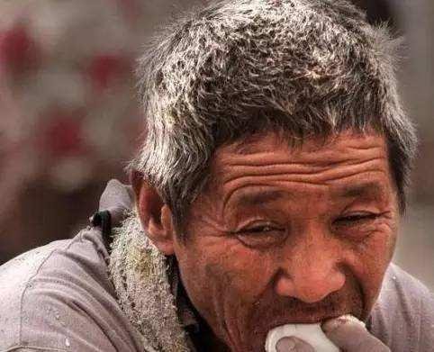 我今年69岁啦，可是我上我儿子家，我儿子不管我吃我该怎么办呢？