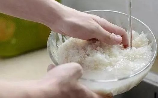 用什么水淘米更有利于保存营养？