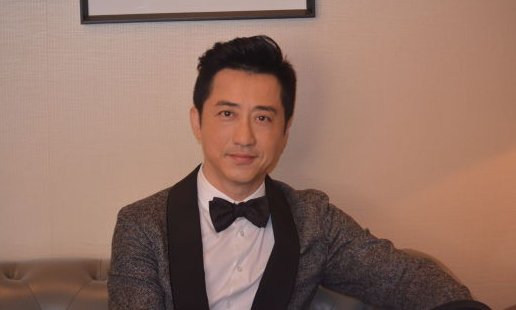 你快乐吗我很快乐什么歌？