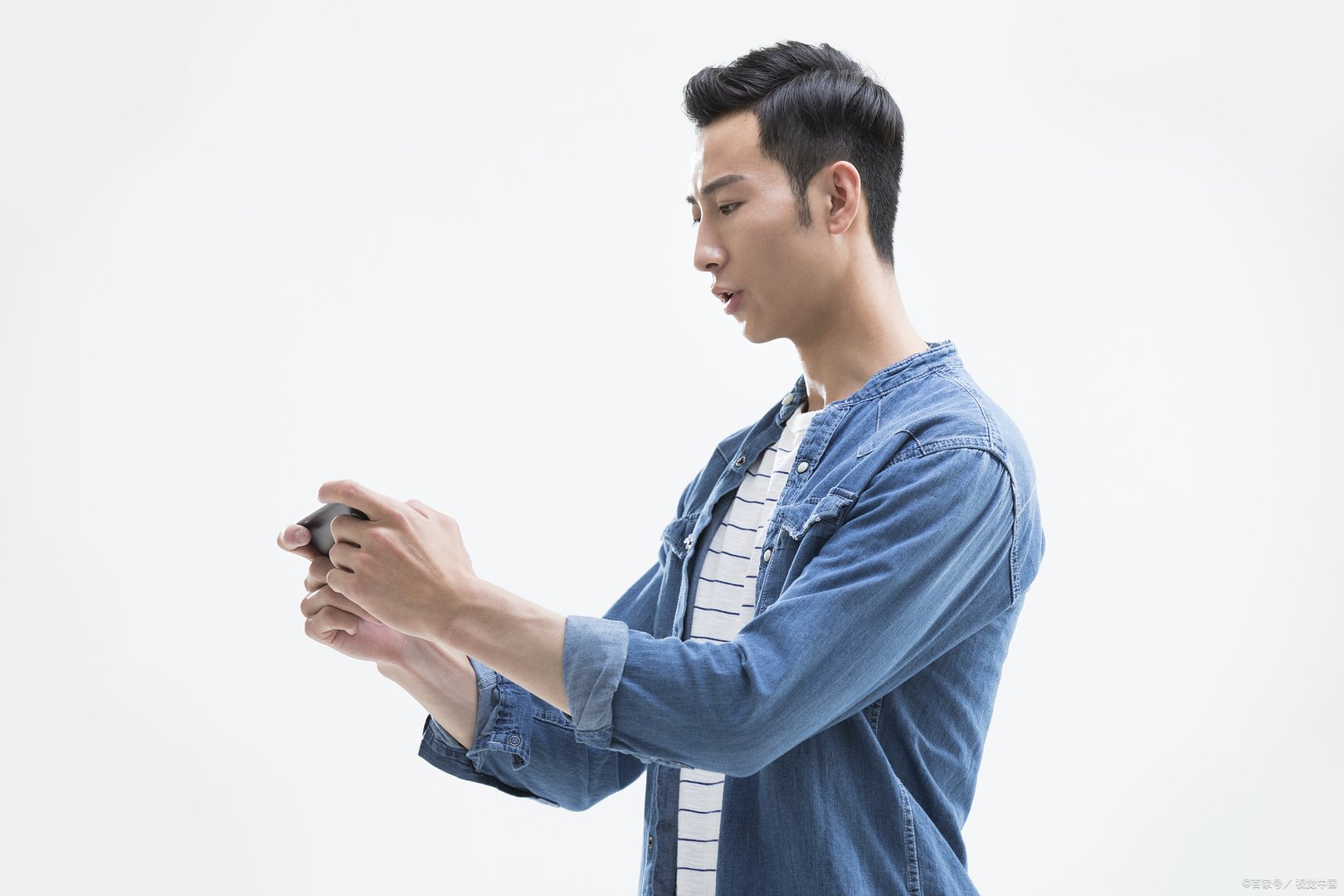 孩子特别爱玩手机，成绩也不稳定，初三孩子整天迷恋手机怎么办？