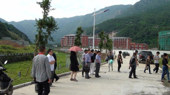 任岩松中学的学校历史