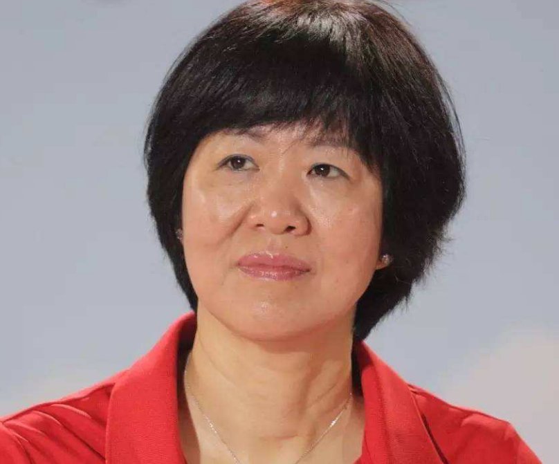 郎平卸任后意外曝光退休薪资，难怪刘国梁如此豪横，受人喜爱，有多少钱？