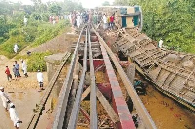 甘肃发生脱轨坠桥事故，致3人死亡1人重伤，事发时的情况有多惊险？