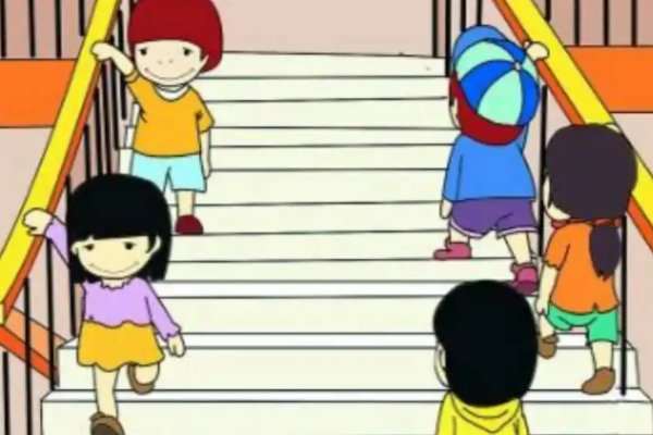 在学校学生上下楼梯要注意什么