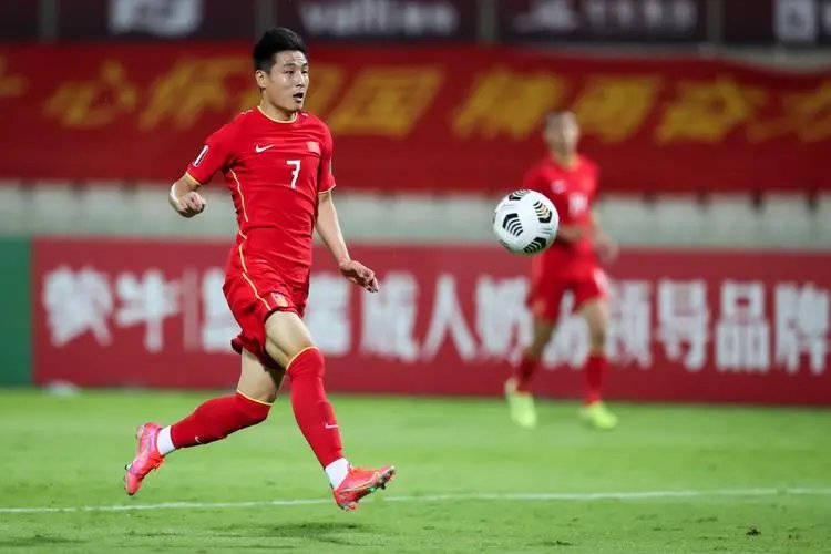 武磊祝贺女足夺冠：由衷钦佩，你如何看待武磊的发文？