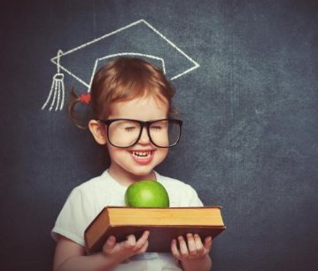 父母均博士女儿学业压力大轻生，如何才能接受孩子的平庸？