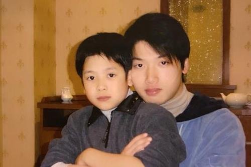 王嘉尔用六种语言直播,他可以被称之为“语言天才”吗?