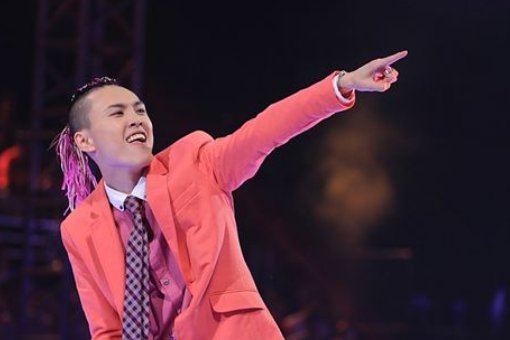 请问《完美关系》中董小鹏的扮演者是谁?