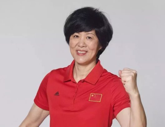 郎平卸任后意外曝光退休薪资，难怪刘国梁如此豪横，受人喜爱，有多少钱？