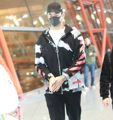 孙杨晒出和林志颖的合照并配了什么文？