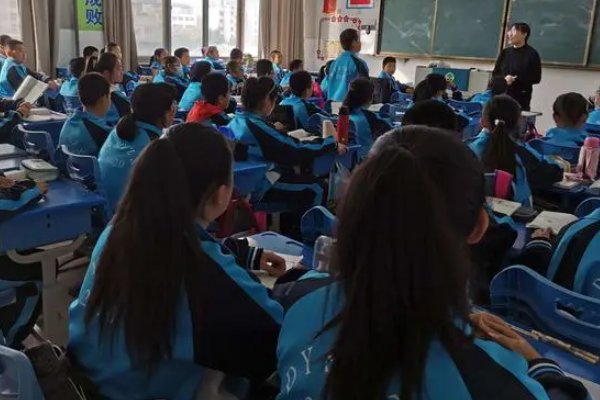 天上若无修月户下一句