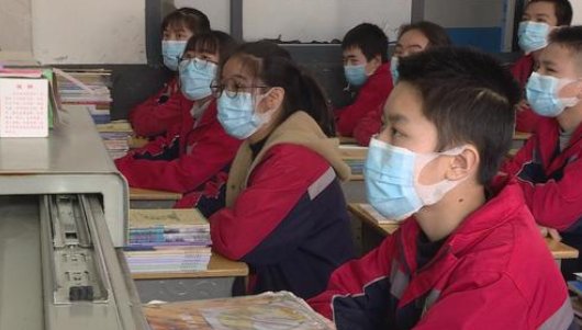 孩子初二，死活不肯到学校，还以死相逼，该怎么办啊？