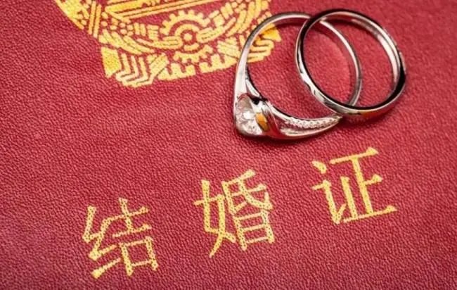 数据显示近一半结婚人群年龄超30岁，这一数据说明了什么？