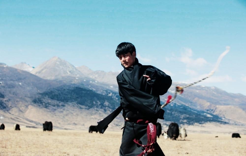 丁真客串出演电影,丁真为何会引起大众的广泛关注?