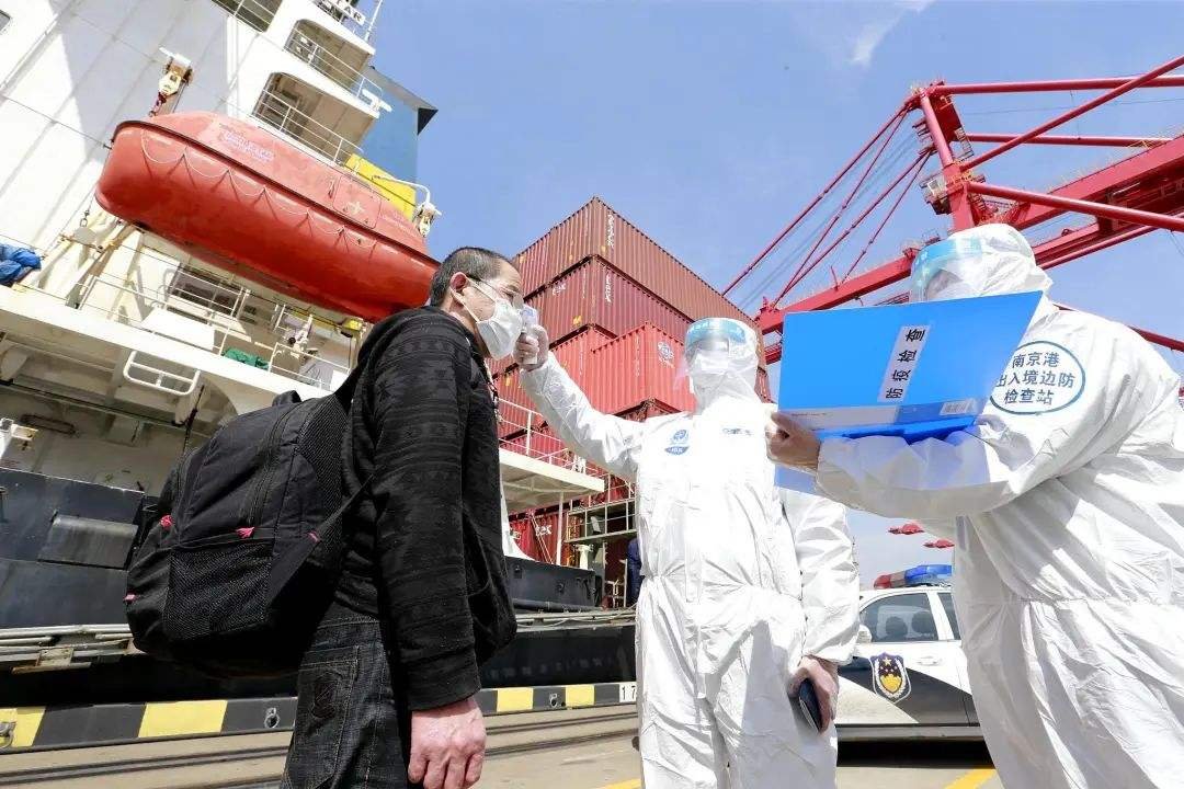 上海累计感染者超过40万，在这座城市的医生会有多辛苦？