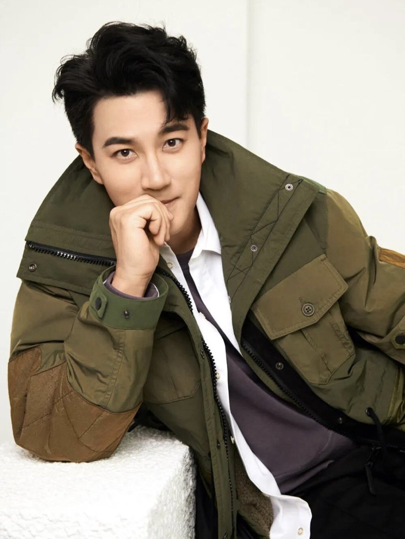 刘恺威官宣恋情后首现身，和女友手挽手秀恩爱！你看好他们之间的感情吗？