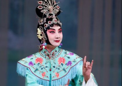 王保长新篇中那个娜娜视察员谁演的啊？