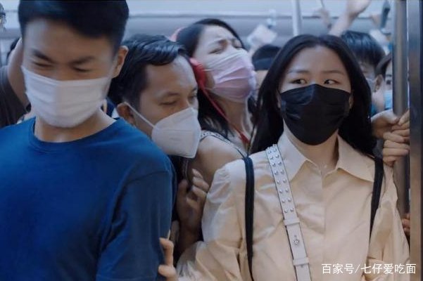 电视剧我在他乡挺好的中，胡晶晶是怎么样死的？