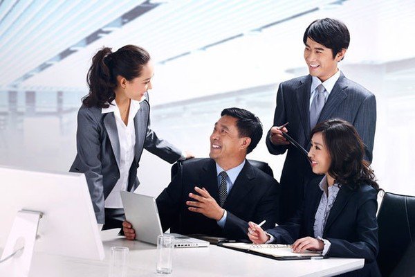 在沟通性的会议上，不发言会导致什么问题？