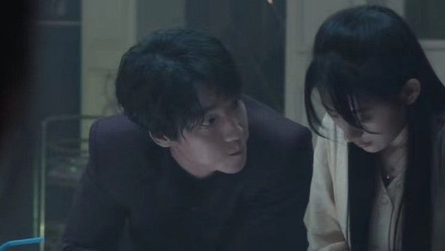 《扫黑风暴》这部热播剧中,徐英子咬桌角是什么意思?