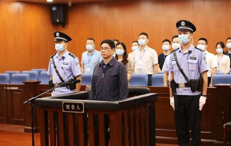 红通人员姚锦旗一审获刑6年，他是因何获刑的？
