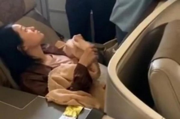 首都机场一女子占座致航班滑回，警方是如何通报的？